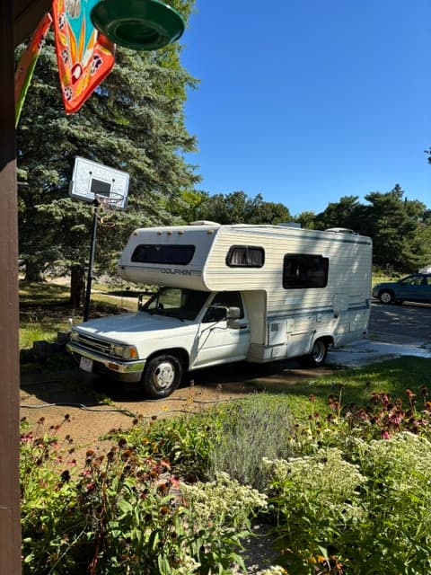 Toyota Dolphin 21ft