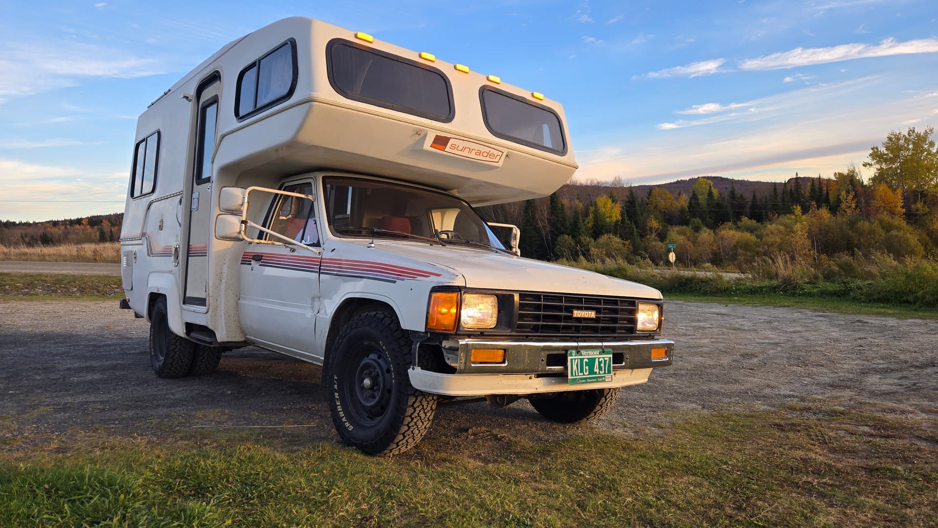 Sunrader "shorty" rear dinette, with low miles!