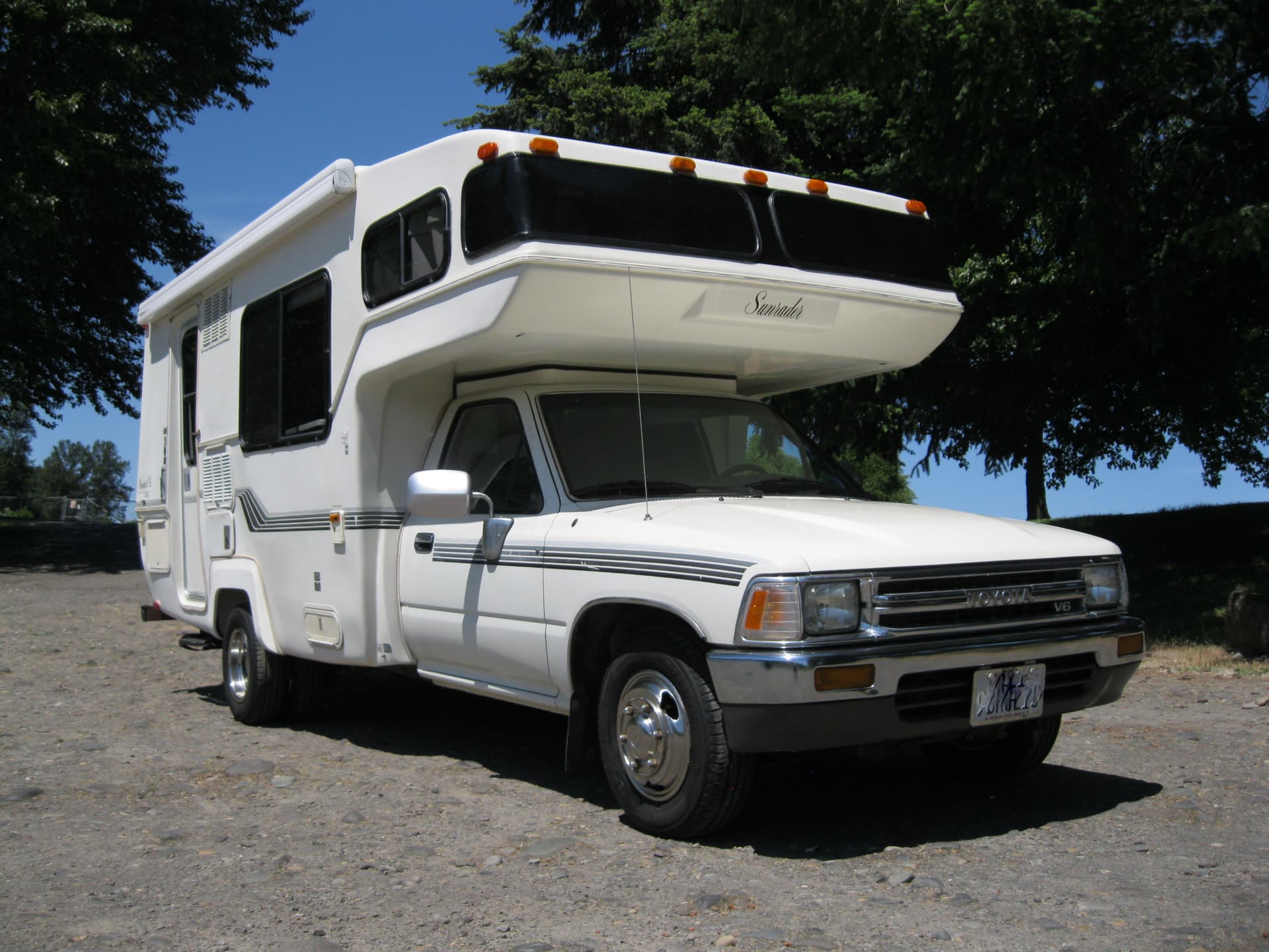 1989 Toyota Sunrader V-6