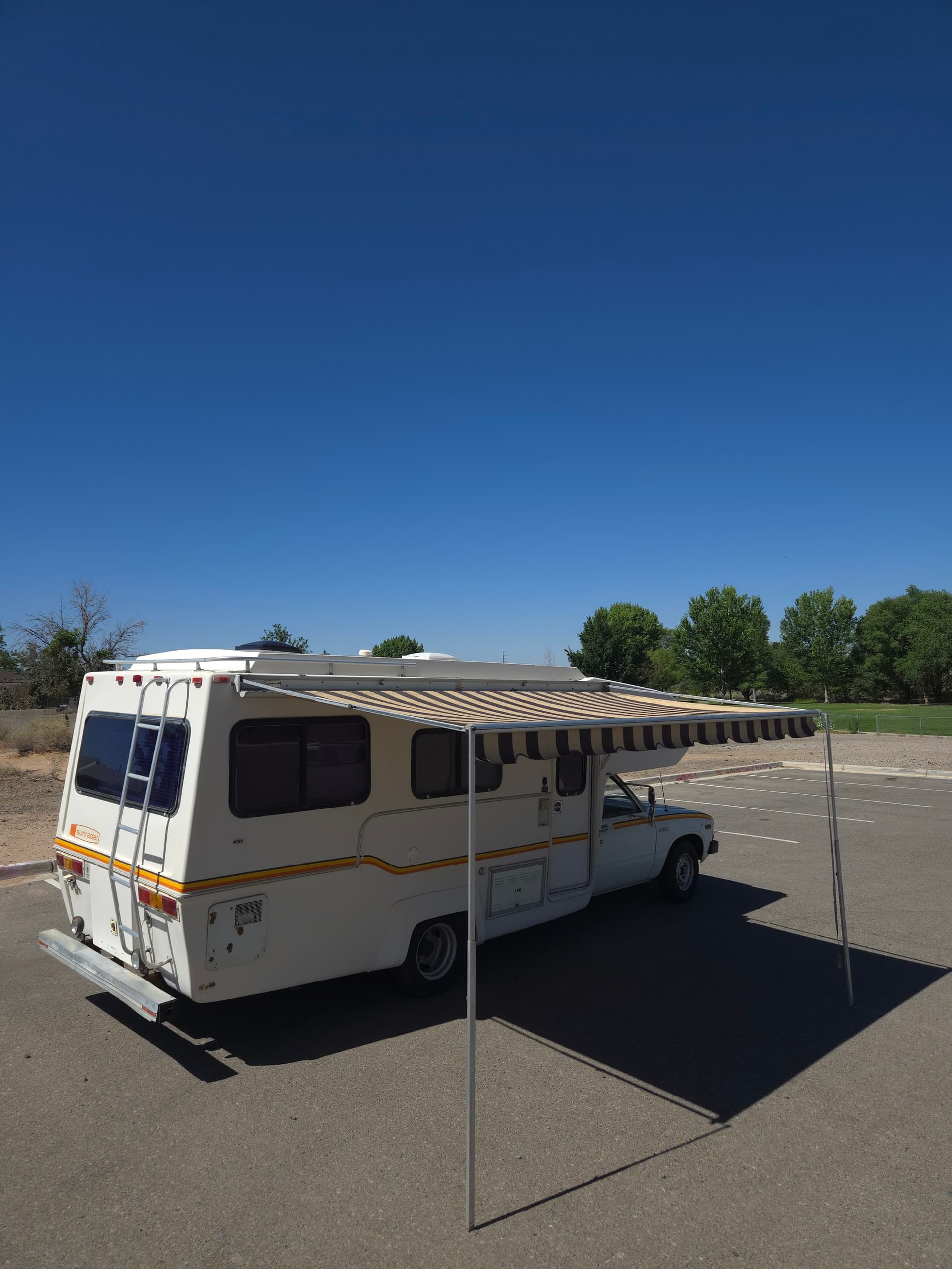 1983 Toyota Sunrader 21'