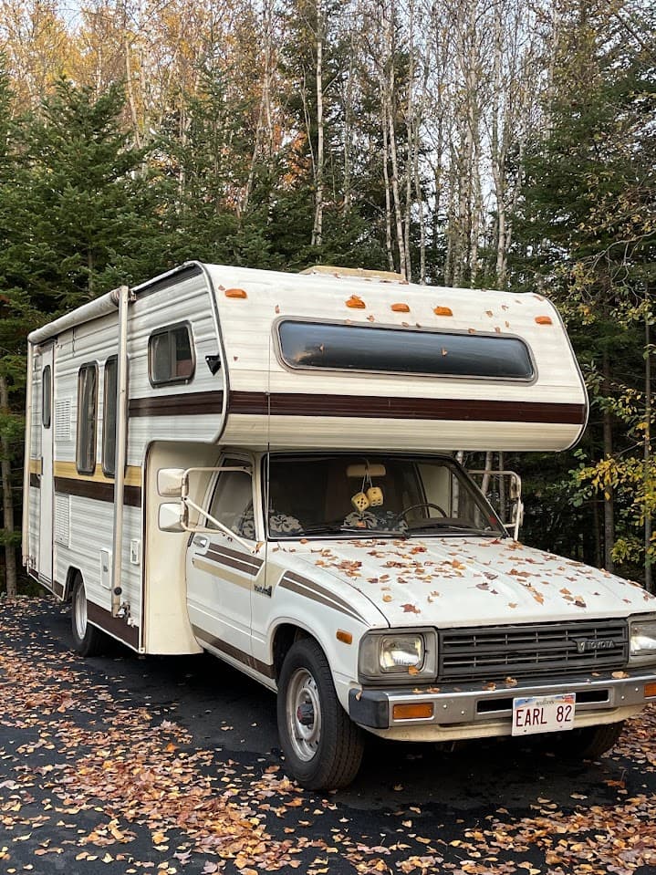🏕️ 1982 Toyota Dolphin Motorhome – 150K miles – Great Condition