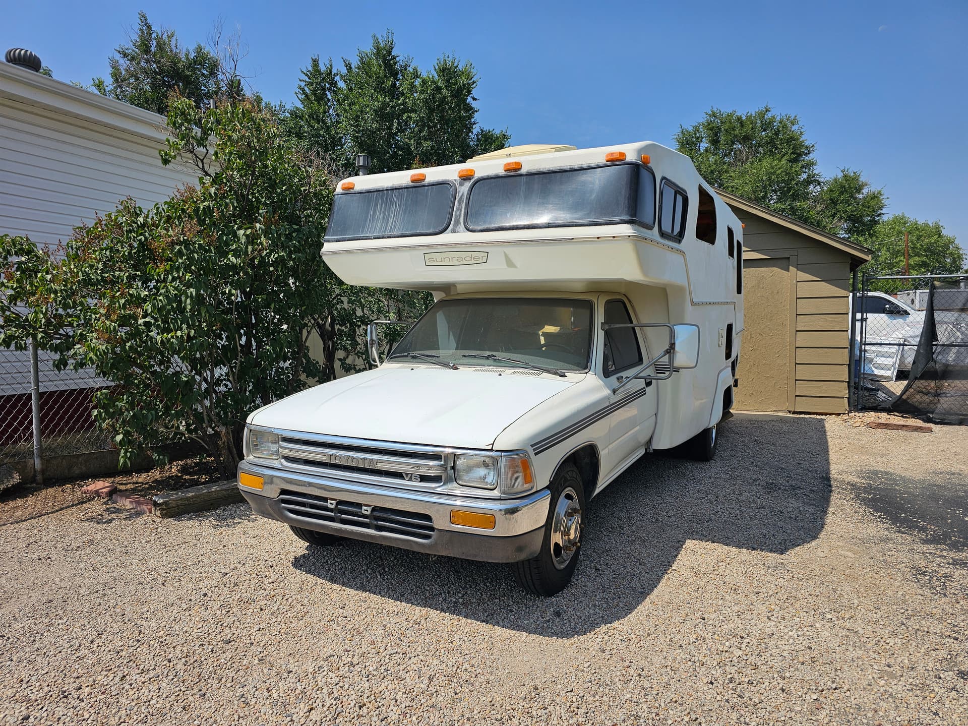 21ft V6 Sunrader rear dinette