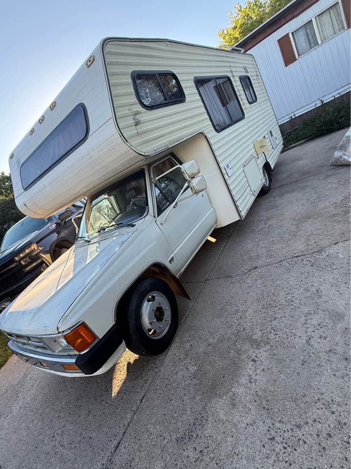 1987 Toyota Dolphin RV