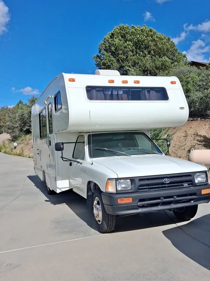 1992 Toyota Warrior Mini Winnebago - Many Upgrades